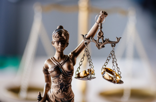 Lady justice with changing AI for lawyers